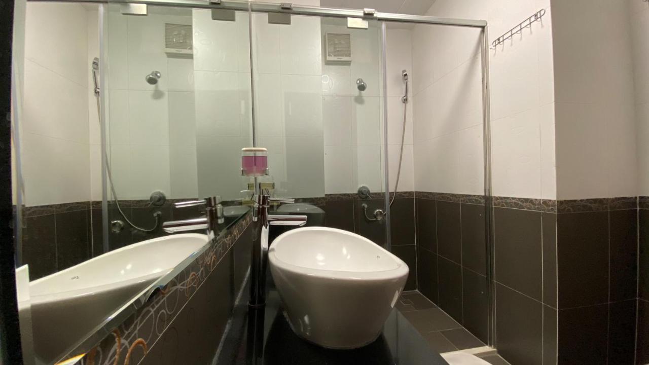 Duc Vuong Saigon Hotel - Cao Thang Hô Chi Minh-Ville Extérieur photo